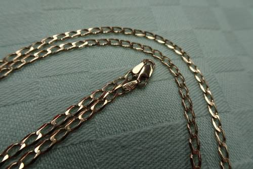 Stunning Italy 375 9ct Gold Necklace - 59cm Long - 3.7 grams - Clearly Marked in Excellent Condition
