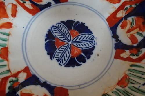 Stunning Antique Handpainted Japanese Large Scalloped Serving Imari Bowl From Meiji Era.