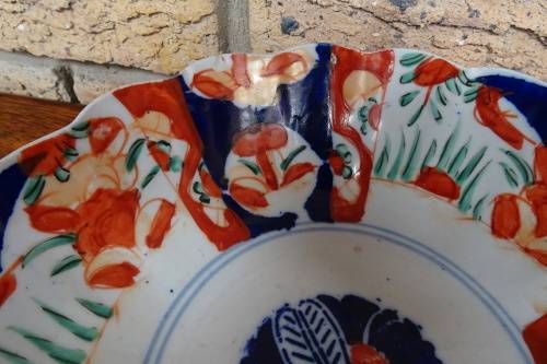 Stunning Antique Handpainted Japanese Large Scalloped Serving Imari Bowl From Meiji Era.