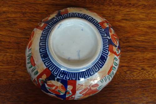 Stunning Antique Handpainted Japanese Large Scalloped Serving Imari Bowl From Meiji Era.
