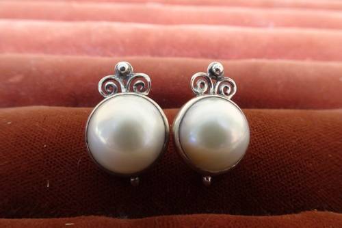 Beautiful Sterling Silver Stud Earrings Marbe Pearls and Scroll Detail 4.9 g Diameter 12 mm