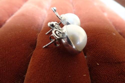 Beautiful Sterling Silver Stud Earrings Marbe Pearls and Scroll Detail 4.9 g Diameter 12 mm