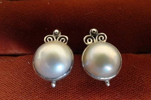 Beautiful Sterling Silver Stud Earrings Marbe Pearls and Scroll Detail 4.9 g Diameter 12 mm