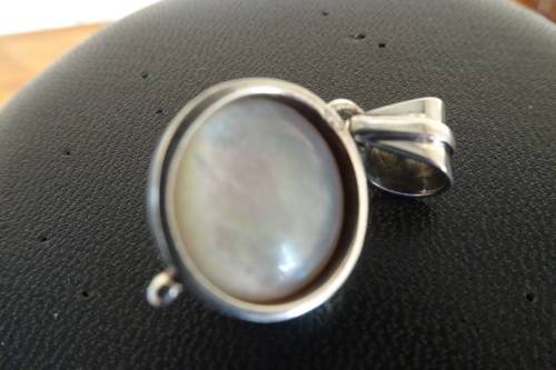 Gorgeous Sterling Silver Dome pendant With Light Grey Mabe Pearl 3.8 g Diameter 16 mm Length 27 mm