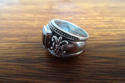Gorgeous Sterling Silver Ring With Rectangle Amber Stone and Decorative Detail 10.9 g Diameter 18 mm