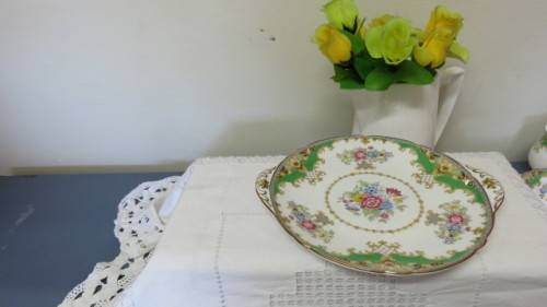 Pretty Vintage Shelley Fine Bone China Cake Plate With Flat Handles #13290. Made in England.