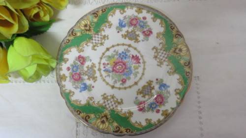 Pretty Vintage Shelly Fine Bone China Teacup, Saucer, Small Cake Plate #13290. Made in England.