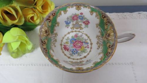 Pretty Vintage Shelly Fine Bone China Teacup, Saucer, Small Cake Plate #13290. Made in England.