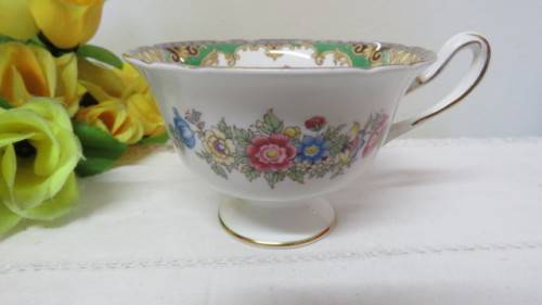 Pretty Vintage Shelly Fine Bone China Teacup, Saucer, Small Cake Plate #13290. Made in England.