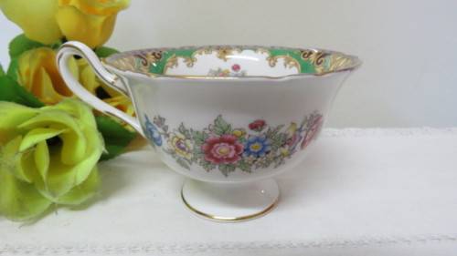 Pretty Vintage Shelly Fine Bone China Teacup, Saucer, Small Cake Plate #13290. Made in England.