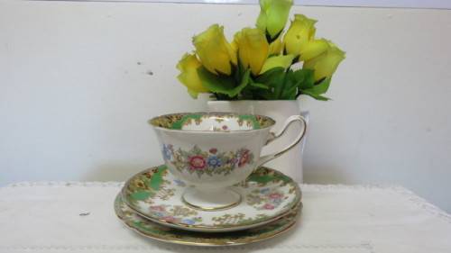 Pretty Vintage Shelly Fine Bone China Teacup, Saucer, Small Cake Plate #13290. Made in England.