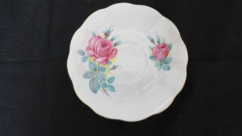 Pretty Vintage Royal Albert Bone China Sweetheart Roses `Elizabeth` Saucer.