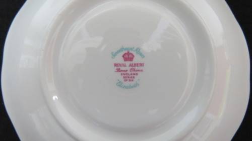 Pretty Vintage Royal Albert Bone China Sweetheart Roses `Elizabeth` Saucer.