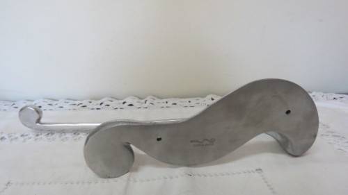 Gorgeous Vintage Carrol Boyes (1954-2019) Aluminium `Wave` Paper Towel Rail 34,5 x 10 x 8,5 cm