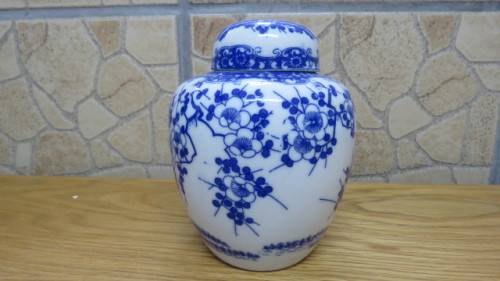 Pretty Vintage Ginger Jar With Lid Blue and White Oriental Willow Pattern H: 14,5cm