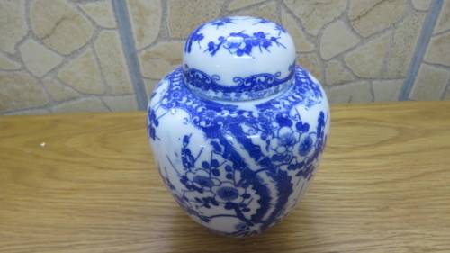 Pretty Vintage Ginger Jar With Lid Blue and White Oriental Willow Pattern H: 14,5cm