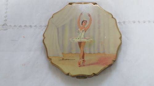 Beautiful Rare Collectible 1950s Stratton Powder Compact With Ballerina D: 8,5 cm