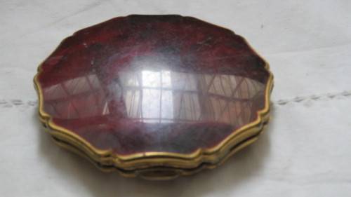 Beautiful Vintage Stratton Enamel Burgundy Turtle Shell Pattern Powder Compact 8 x 8,5cm