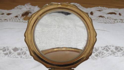 Beautiful Vintage Stratton Enamel Burgundy Turtle Shell Pattern Powder Compact 8 x 8,5cm