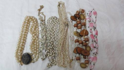 Collection of Seven Vintage Ladies Necklaces. Details in Description.