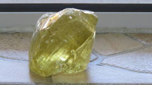 Stunning Golden Apatite Natural Stone Crystal 6,5 x 5,5 x 4 cm