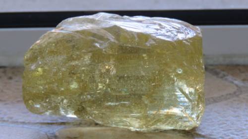 Stunning Golden Apatite Natural Stone Crystal 6,5 x 5,5 x 4 cm