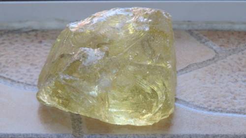Stunning Golden Apatite Natural Stone Crystal 6,5 x 5,5 x 4 cm