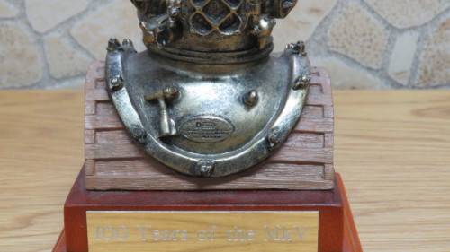 Interesting Vintage Mounted Desco MkV United States Navy Deep Sea Diving Helmet Paperweight H: 14 cm