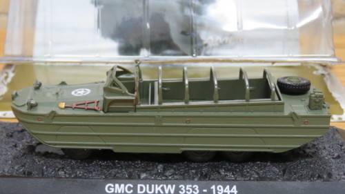 Boxed Amercom Collection GMC DUKW 353 - 1944 U.S. Military Vehicle Scale 1:72 L: 135 mm