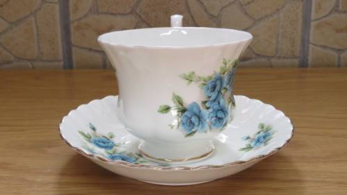 Gorgeous Vintage Royal Albert Bone China Blue Roses Teacup and Saucer Un-Named Pattern