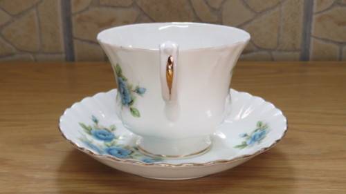 Gorgeous Vintage Royal Albert Bone China Blue Roses Teacup and Saucer Un-Named Pattern