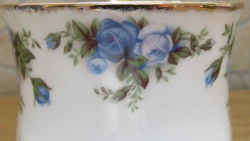 Wonderful Vintage Royal Albert Bone China `Moonlight Rose` Montrose Cup H: 8,5 cm