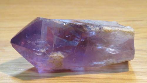 Stunning Amethyst Generator Point With a Whisper of Smoky Quartz Crystal 7,5 x 4 x 3cm