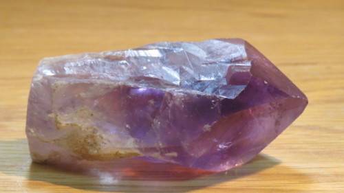 Stunning Amethyst Generator Point With a Whisper of Smoky Quartz Crystal 7,5 x 4 x 3cm