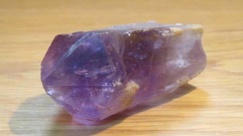 Stunning Amethyst Generator Point With a Whisper of Smoky Quartz Crystal 7,5 x 4 x 3cm
