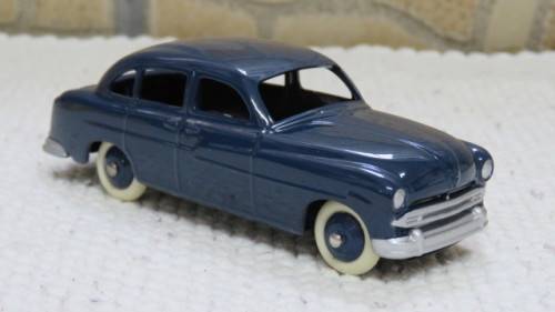 Lovely Boxed DeAgostini Mattel Dinky Toys Ford `Vedette 54` #24 X Scale 1:43 L: 10,5 cm