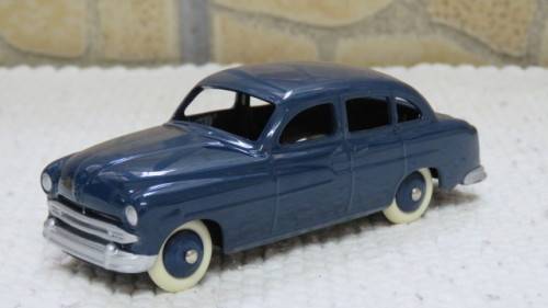 Lovely Boxed DeAgostini Mattel Dinky Toys Ford `Vedette 54` #24 X Scale 1:43 L: 10,5 cm