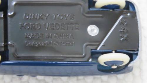 Lovely Boxed DeAgostini Mattel Dinky Toys Ford `Vedette 54` #24 X Scale 1:43 L: 10,5 cm