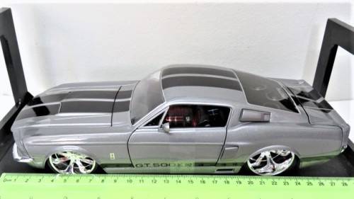 Boxed Jada Toys Bigtime Muscle Die Cast 1967 Shelby GT-500 Custom Engine & Interior Scale 1:18