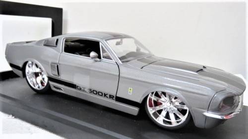 Boxed Jada Toys Bigtime Muscle Die Cast 1967 Shelby GT-500 Custom Engine & Interior Scale 1:18