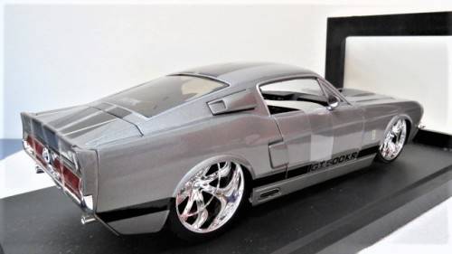 Boxed Jada Toys Bigtime Muscle Die Cast 1967 Shelby GT-500 Custom Engine & Interior Scale 1:18