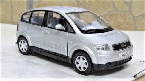 Boxed Kinsmart Die Cast Audi A2 With Pull Back Action #5047 Scale 1:34 L: 12,5 cm
