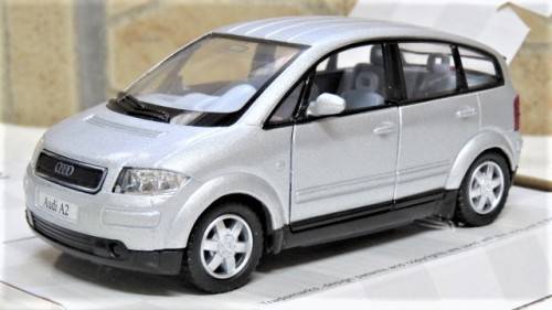 Boxed Kinsmart Die Cast Audi A2 With Pull Back Action #5047 Scale 1:34 L: 12,5 cm