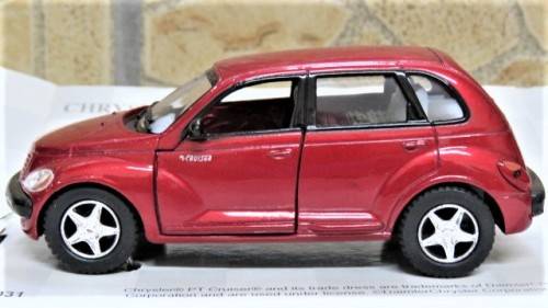 Boxed Kinsmart Die Cast Chrysler PT Cruiser With Pull Back Action #5031 Scale 1:34 L: 12 cm