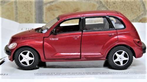 Boxed Kinsmart Die Cast Chrysler PT Cruiser With Pull Back Action #5031 Scale 1:34 L: 12 cm