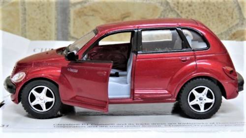 Boxed Kinsmart Die Cast Chrysler PT Cruiser With Pull Back Action #5031 Scale 1:34 L: 12 cm