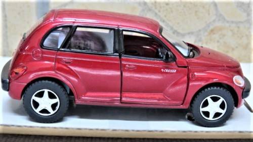 Boxed Kinsmart Die Cast Chrysler PT Cruiser With Pull Back Action #5031 Scale 1:34 L: 12 cm