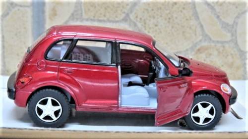 Boxed Kinsmart Die Cast Chrysler PT Cruiser With Pull Back Action #5031 Scale 1:34 L: 12 cm