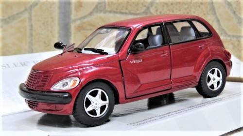 Boxed Kinsmart Die Cast Chrysler PT Cruiser With Pull Back Action #5031 Scale 1:34 L: 12 cm