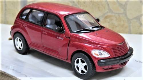 Boxed Kinsmart Die Cast Chrysler PT Cruiser With Pull Back Action #5031 Scale 1:34 L: 12 cm